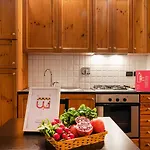 Santa Chiara Apartment By Wonderful Italy